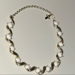 Unsigned Vintage Gold Toned Metal and White Bead Necklace Hook Closure